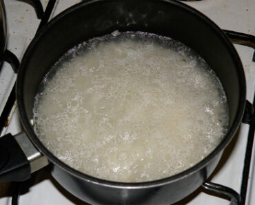Häll aldrig ut vattnet du kokat ris i – här får du svar på varför!