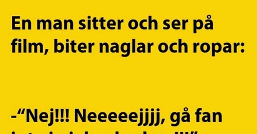 En man sitter och ser på film…